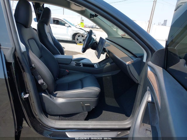 2024 TESLA MODEL Y 7SAYGDED9RF042993 Photo 4