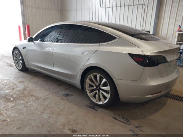 2018 TESLA MODEL 3 5YJ3E1EB0JF069157 Photo 2