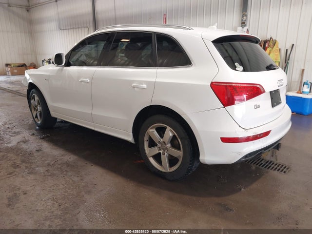 2011 AUDI Q5 WA1DKAFP3BA114703 Photo 2