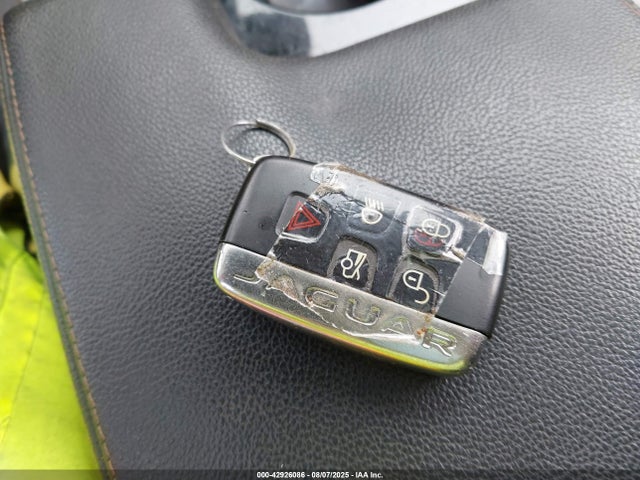 2017 JAGUAR XE SAJAE4BG4HA948562 Photo 10