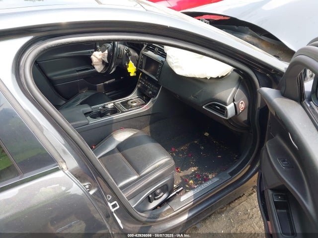 2017 JAGUAR XE SAJAE4BG4HA948562 Photo 4