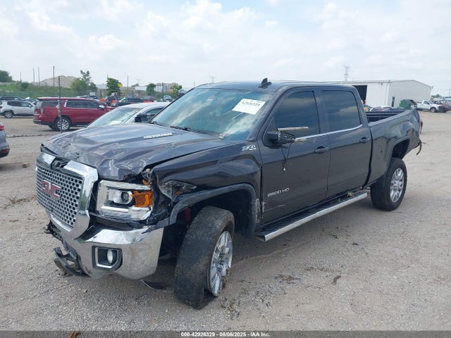 GMC lml 2015 1GT12YE81FF615738 Image 2