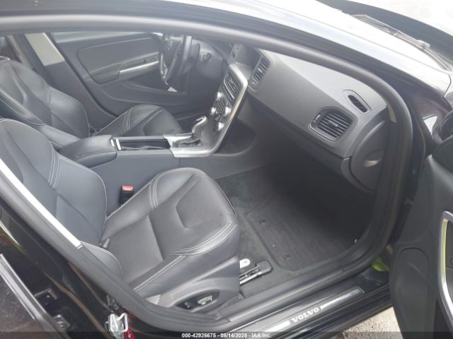 2018 VOLVO S60 YV126MFL7J2454875 Photo 4