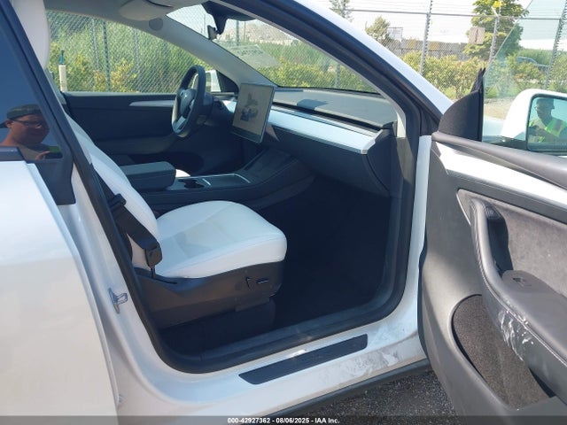 2023 TESLA MODEL Y 7SAYGAEE5PF708297 Photo 4