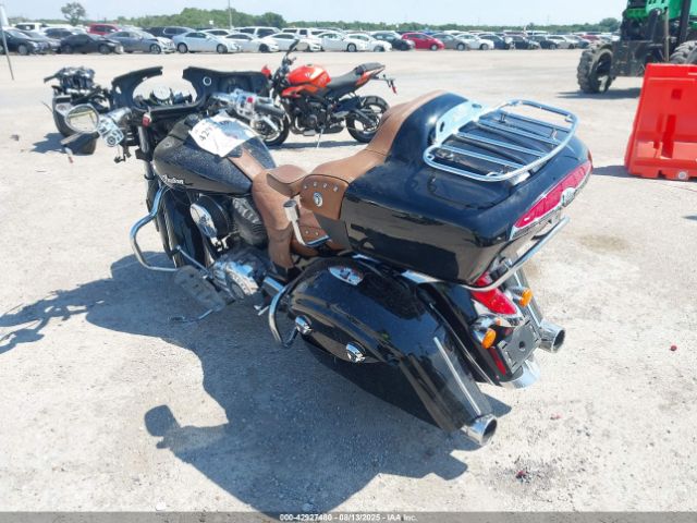 2015 INDIAN MOTORCYCLE CO. ROADMASTER 56KTRAAA4F3324599 Photo 2