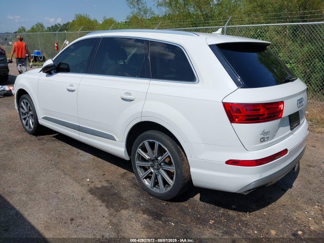 2017 AUDI Q7 WA1LAAF73HD039992 Photo 2