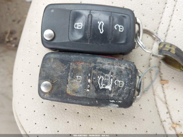 Volkswagen 2015 2015 1VWAT7A38FC108691 Image 11