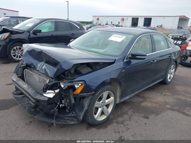 Volkswagen 2015 2015 1VWAT7A38FC108691 Image 2