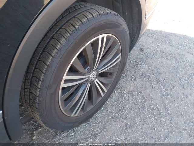 Volkswagen Tiguan 2018 3VV2B7AX4JM157330 Image 12