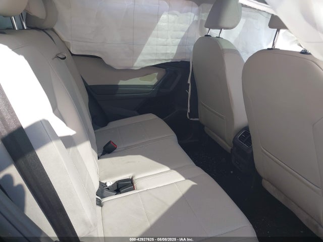 Volkswagen Tiguan 2018 3VV2B7AX4JM157330 Image 8