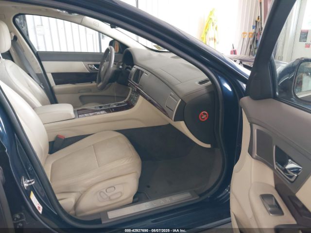 2010 JAGUAR XF SAJWA0GBXALR57932 Photo 4