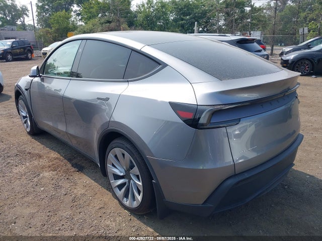 2026 TESLA MODEL Y 7SAYGDEE5TF325116 Photo 2