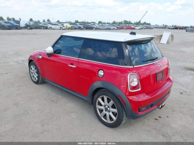 2011 MINI COOPER S WMWSV3C58BTY21378 Photo 2