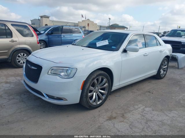 2017 CHRYSLER 300 2C3CCAAG2HH577680 Photo 1