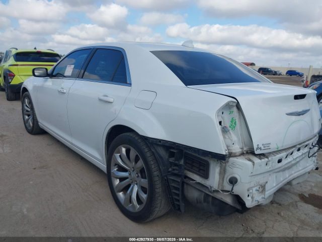 2017 CHRYSLER 300 2C3CCAAG2HH577680 Photo 2