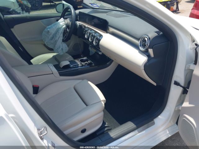 2022 MERCEDES-BENZ A 220 W1K3G4EB5NJ344215 Photo 4