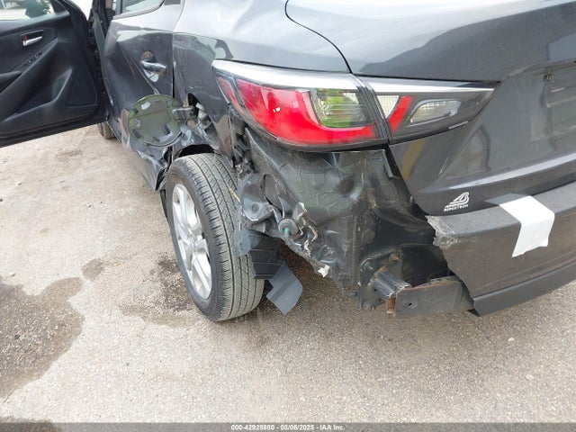 3MYDLBYV6JY327158 Toyota p5v