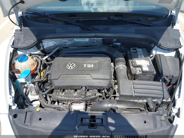 3VW517AT2FM813220 Volkswagen 2015