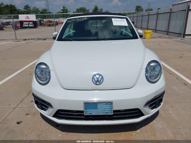 3VW517AT2FM813220 Volkswagen 2015