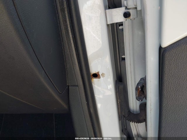 3VW517AT2FM813220 Volkswagen 2015