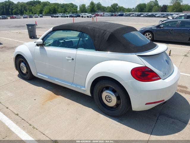 3VW517AT2FM813220 Volkswagen 2015