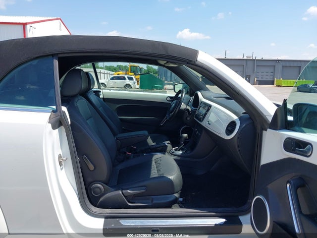 3VW517AT2FM813220 Volkswagen 2015
