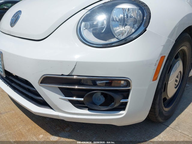 3VW517AT2FM813220 Volkswagen 2015