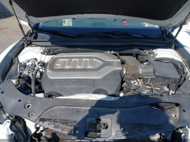 2015 ACURA RLX JH4KC1F56FC001135 Photo 9