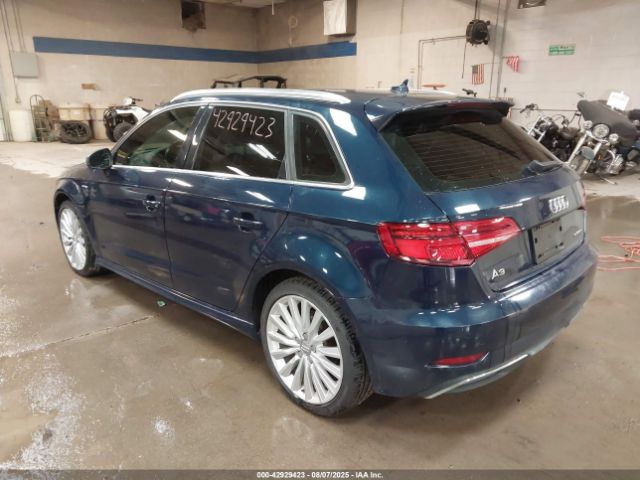 2017 AUDI A3 E-TRON WAUTPBFFXHA073315 Photo 2