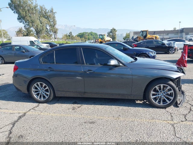 WBA8A9C50GK617681 BMW 320i
