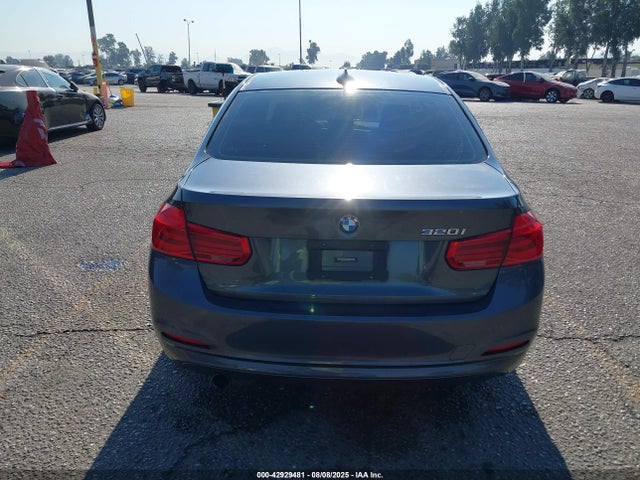 WBA8A9C50GK617681 BMW 320i