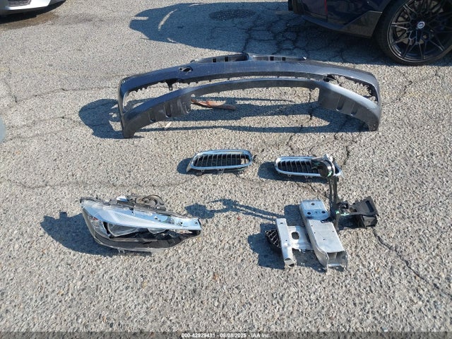 WBA8A9C50GK617681 BMW 320i