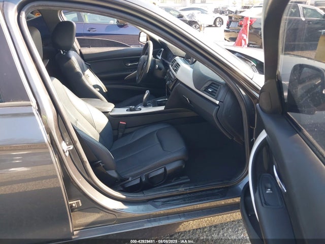 WBA8A9C50GK617681 BMW 320i