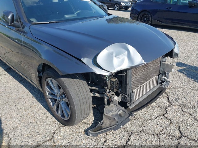 WBA8A9C50GK617681 BMW 320i