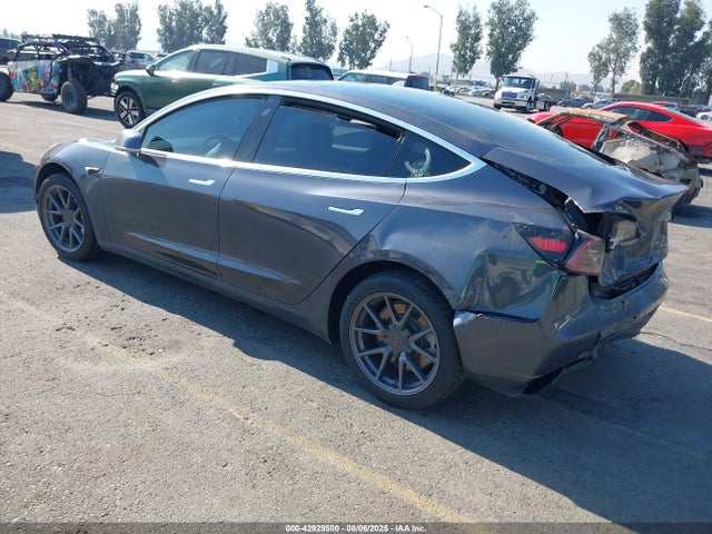 2019 TESLA MODEL 3 5YJ3E1EB6KF389343 Photo 2