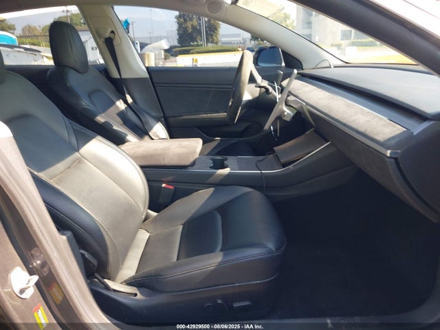2019 TESLA MODEL 3 5YJ3E1EB6KF389343 Photo 4