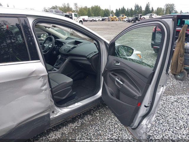 1FMCU0GX2GUA61109 Ford Escape