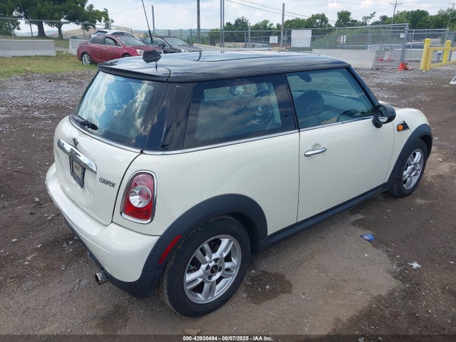 2011 MINI COOPER WMWSU3C54BT252158 Photo 3