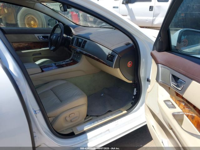 2011 JAGUAR XF SAJWA0FB2BLS14393 Photo 4