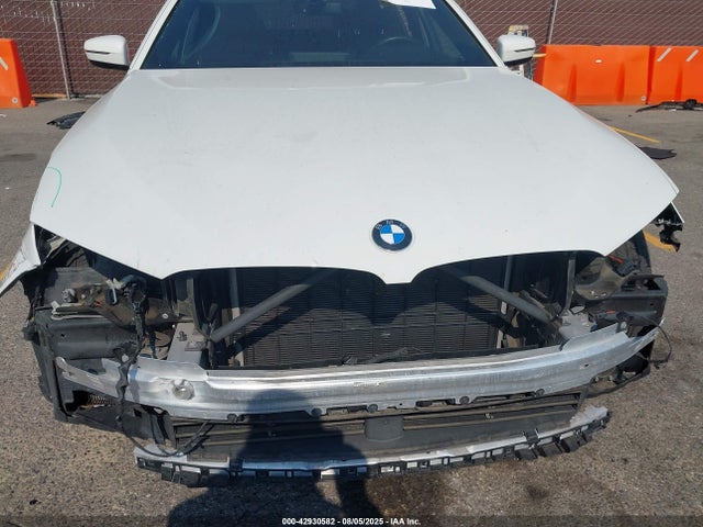 WBAJA9C51KB389068 BMW 530e