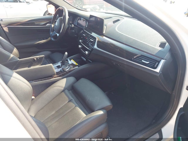 WBAJA9C51KB389068 BMW 530e