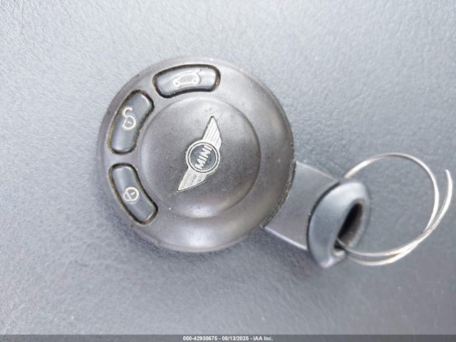 2008 MINI COOPER WMWMF335X8TT59355 Photo 10