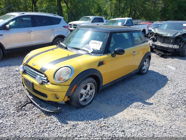 2008 MINI COOPER WMWMF335X8TT59355 Photo 1