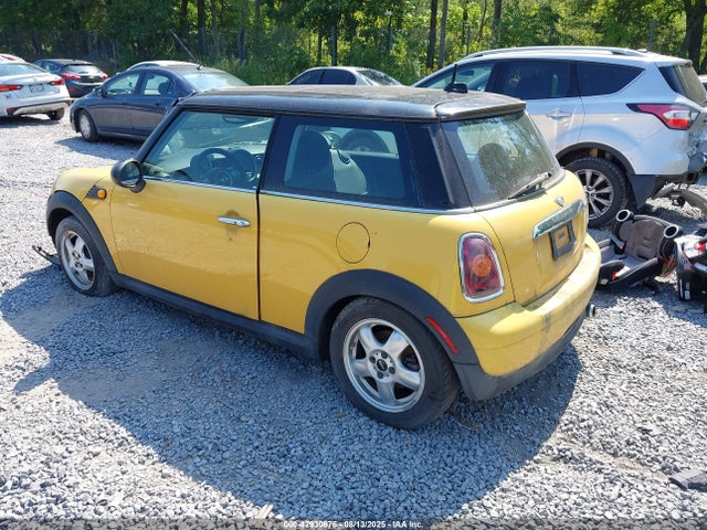2008 MINI COOPER WMWMF335X8TT59355 Photo 2