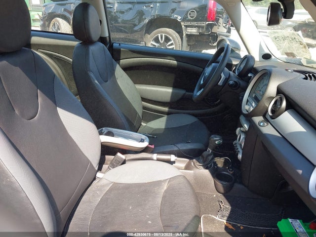 2008 MINI COOPER WMWMF335X8TT59355 Photo 4