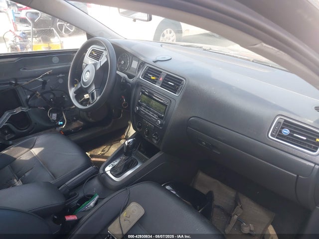 3VWD17AJ1EM264022 Volkswagen Jetta