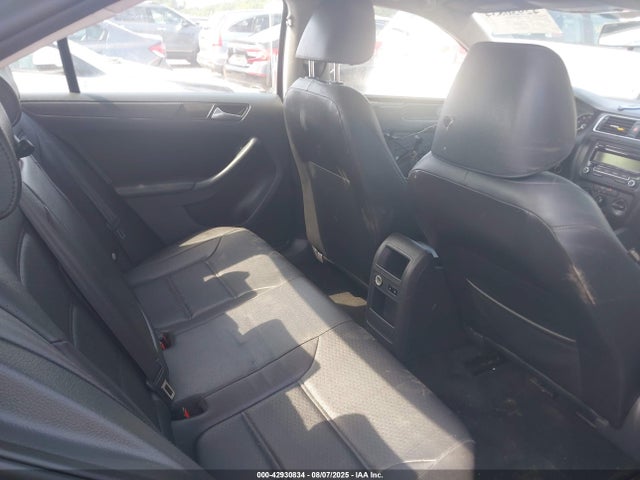 3VWD17AJ1EM264022 Volkswagen Jetta