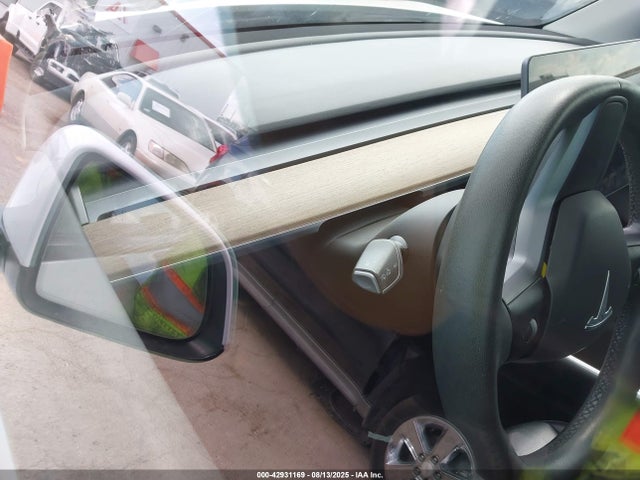 2021 TESLA MODEL Y 5YJYGDEE0MF095080 Photo 6