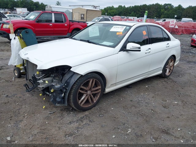 Mercedes-Benz C-Class 2014 WDDGF8AB3ER319087 Image 2