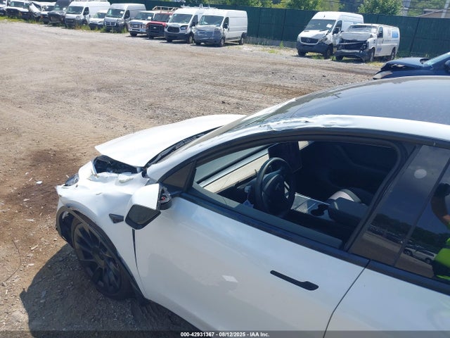 2023 TESLA MODEL Y 7SAYGDEE3PF691680 Photo 5